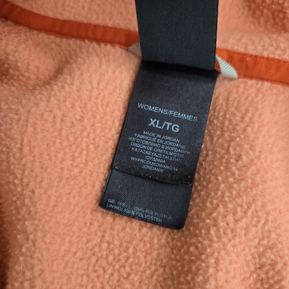 The North Face Crescent Sunshine Sweater. (D9) - Picture 10 of 12